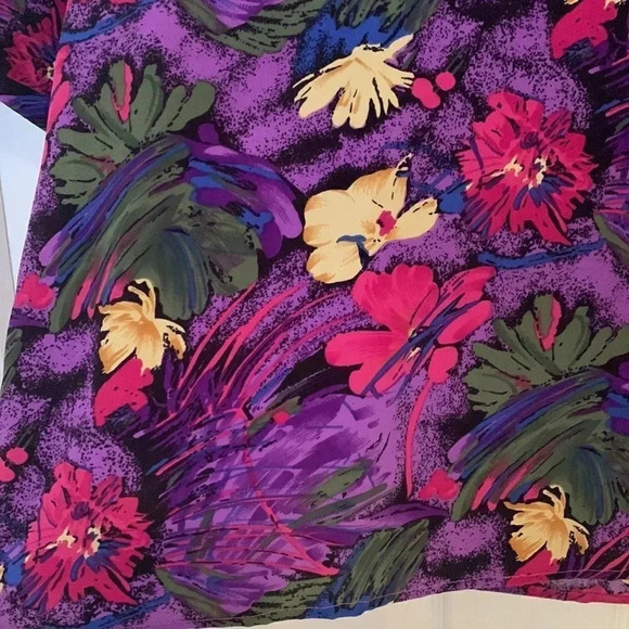 Vintage Notations Floral Top - Picture 3 of 4